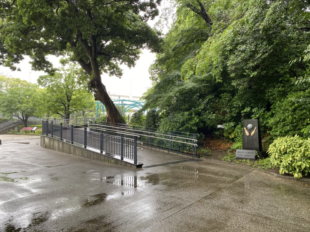 港町の四季 雨のフランス山から山下公園へ 元町中華街駅 元町口付近スタート 横浜 みなとみらい線沿線街歩き