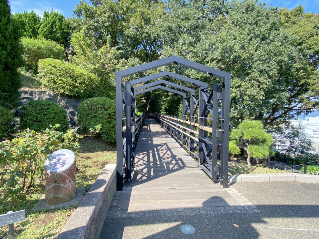 横浜山手の公園 港の見える丘公園 元町中華街駅最寄りの 港が見える丘 横浜 みなとみらい線沿線街歩き